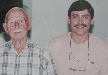 Foto: Dr. John Mustardé e Dr. Eurípedes da Mota Moura, em setembro de 1997, Congresso de Goiânia